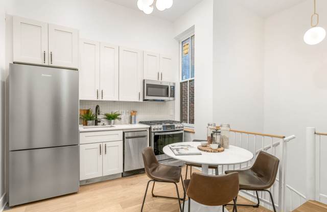 Stunning 2 Bed 2 Bath Renovated Brownstone Unit in Fitler Square Gallery 3