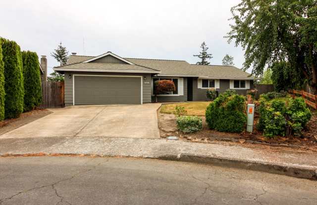 Single Story Home in SE Salem, Fenced Backyard! ~ 4998 Arrowood Gallery 3