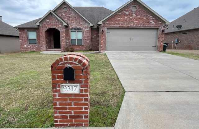 Beautiful 3/2 Brick Home Millers Glen Subdivision of Sherwood, Arkansas Gallery 3