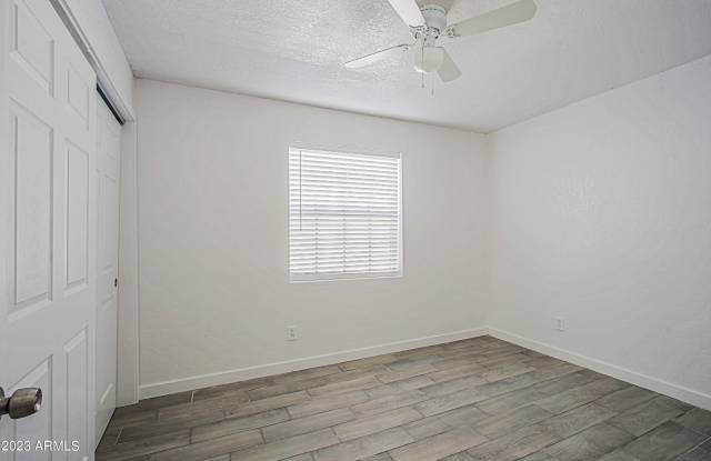 13207 N 21st Place Gallery 3