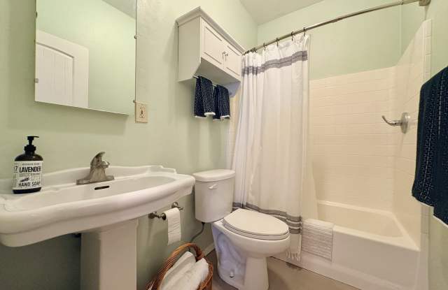 1718 East Grant Road - 2 Gallery 4