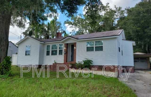 1356 River Hills Circle East photos photos