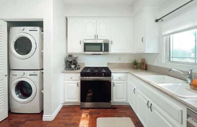 Gorgeous 2 Bed in Fire Mountain with Amazing Views  2.7 Miles to the Beach! - 2588 Yucca Road, Oceanside, CA 92054