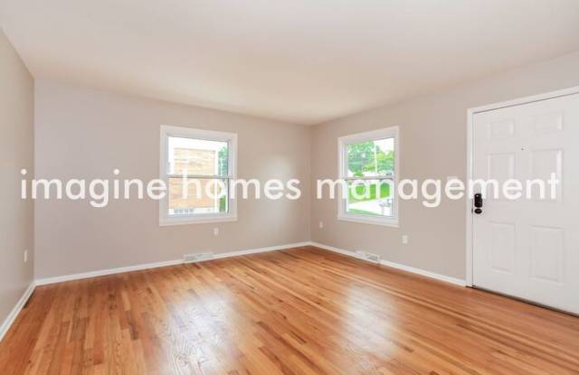 10685 Plainfield Road Gallery 4