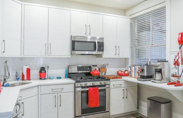 3817 North Lakewood - 3817 North Lakewood Avenue, Chicago, IL 60613
