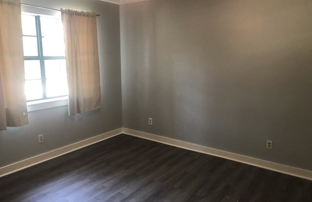 206 Van Buren Street - 1 Gallery 3