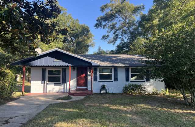 708 E Leonard St photos photos