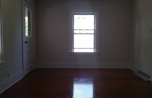 208 E Russel st  CON 0000 Gallery 4