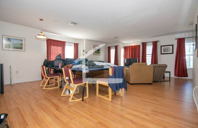Charming 3 Bedroom-NO Broker Fee photos photos