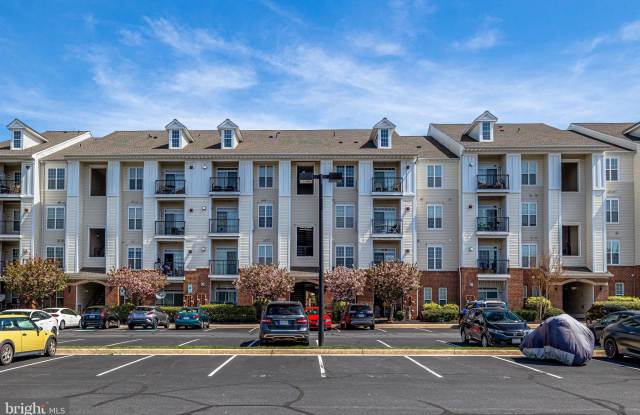 21216 MCFADDEN Square photos photos