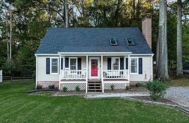 Charming 4bdrm/2bth Cape Cod Conveniently Located in the Rockwood Subdivision of Chesterfield County!! photos photos