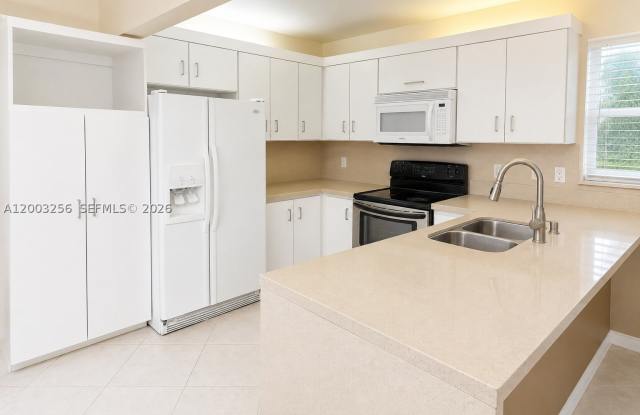 464 NE 210th Cir Ter Gallery 1