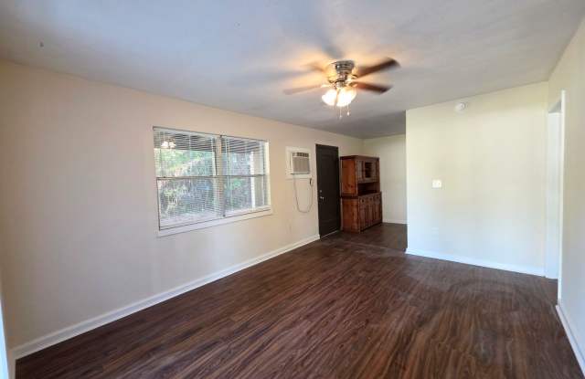 3BR/1.5BA on large lot with covered parking and neighborhood park Gallery 4