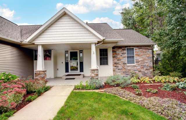 4 BED 3.5 BATH LAKEFRONT HOME Gallery 3