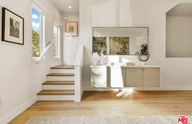 3222 S Barrington Ave photos photos