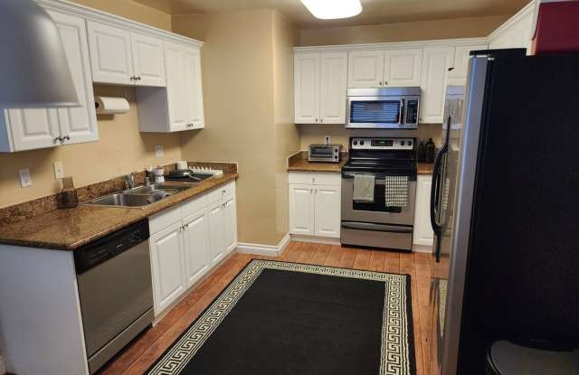 2 bedroom condo- top floor- with  detached garage Gallery 4