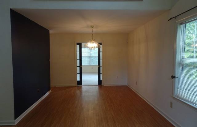 4 bedrooms single home for rent in Cobble Stone of Williamsburg Gallery 4