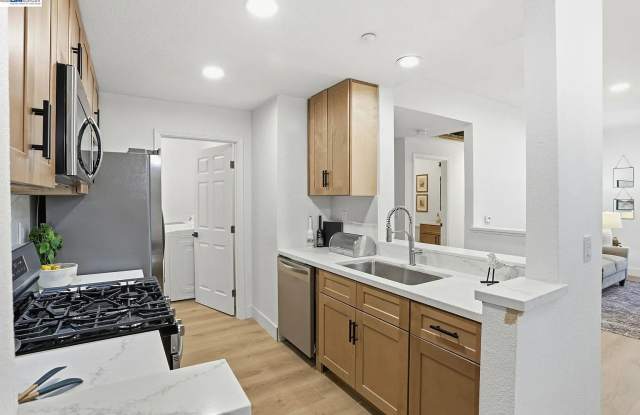 601 Arcadia Ter Unit 102 Gallery 4