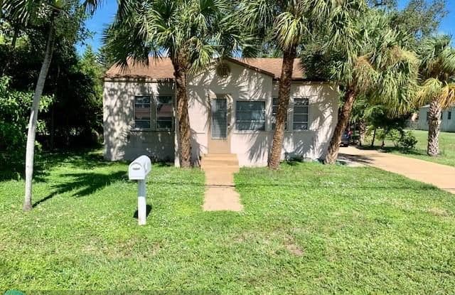 215 SE 4th St - 215 Southeast 4th Street, Hallandale Beach, FL 33009