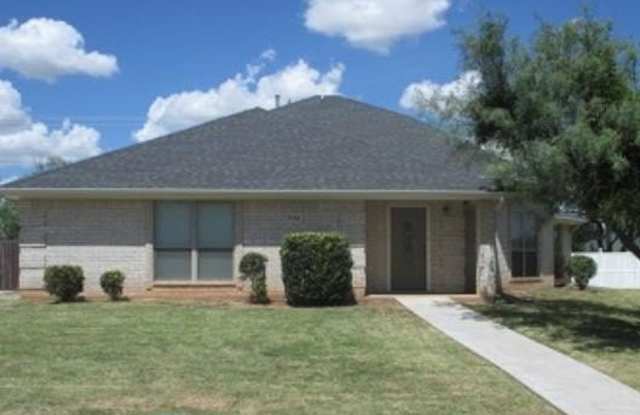 5914 Sheffield Dr - 5914 Sheffield Drive, San Angelo, TX 76901