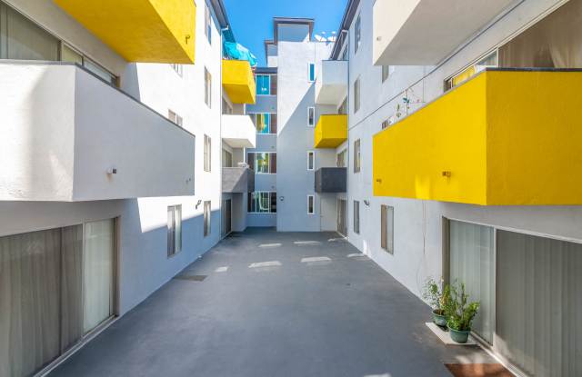 Oxford West Apartments Gallery 3