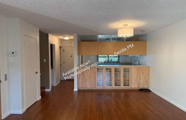 Beautifully Updated 3-Bedroom Alameda Townhome with Private Elevator, 2-Car Garage & Community Pool! Gallery 3