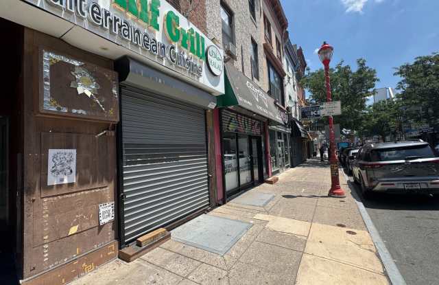 627 SOUTH Street Gallery 3
