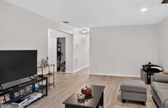 6929 CLEARWIND CT #B Gallery 2