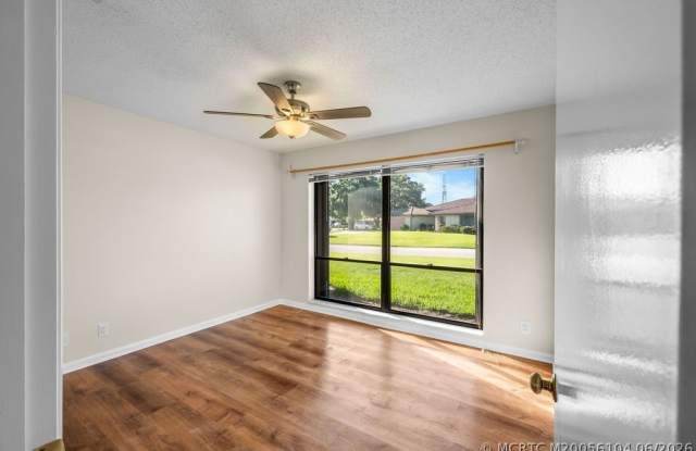 2386 SW Creekside Drive Gallery 2