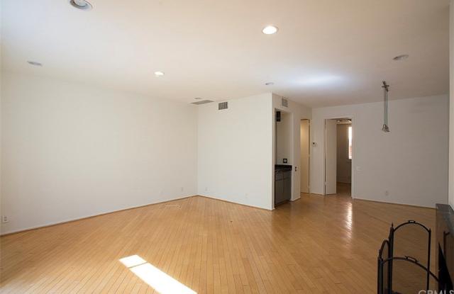 1823 Thayer Avenue Gallery 4
