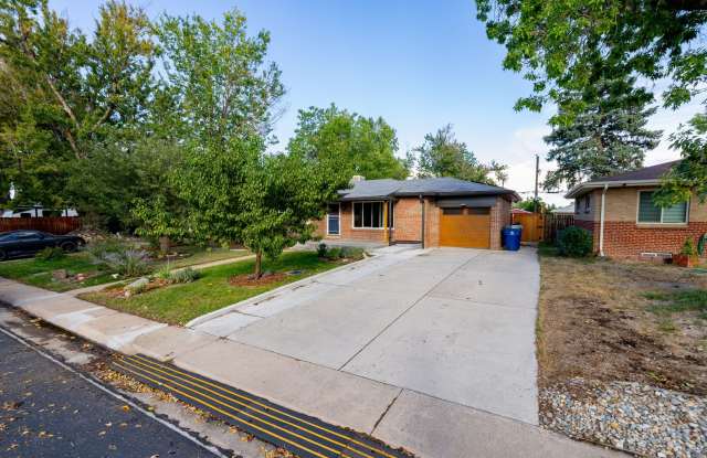 Spacious 4-Bedroom Home with Updated Kitchen, Finished Lower Level & Huge Backyard Gallery 4