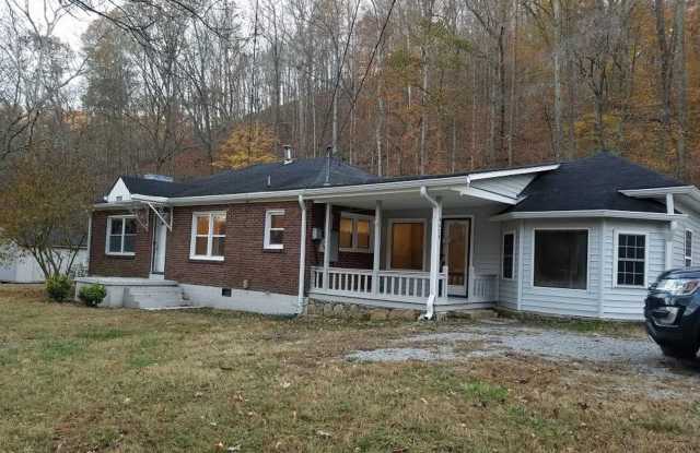 Peaceful Country Living Just Minutes from Nashville! photos photos