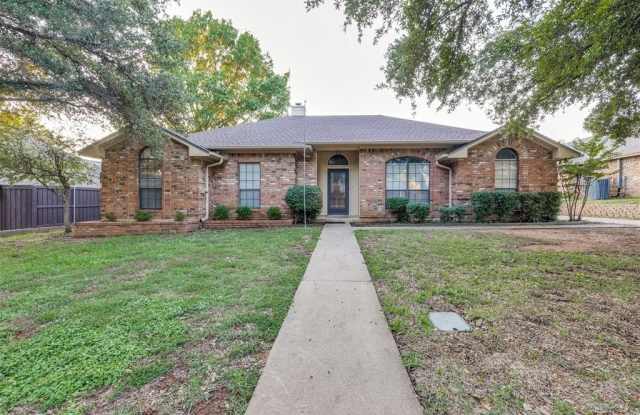 11 Kevin Court - 11 Kevin Court, Mansfield, TX 76063