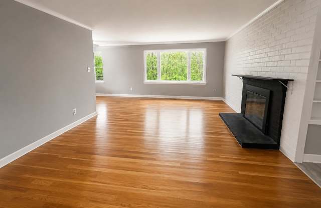 Single-Family Rental Offering Space, Parking & Convenience at 33 Vincent Street Worcester photos photos