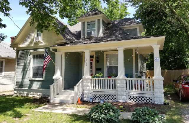 Cute Bungalow style home  Large Yard Near MSU 3 Bed 2 Bath Gallery 1
