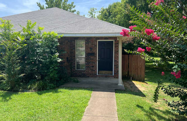 3 Bed 2 Bath Duplex Gallery 1