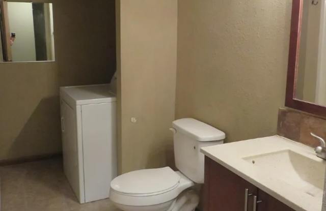 1326 Woodstock Ave - 1326 Woodstock Avenue, Ames, IA 50014