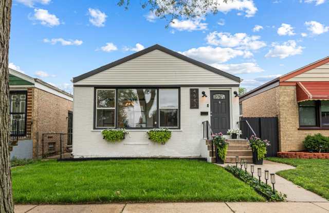 4543 S Leclaire Avenue photos photos