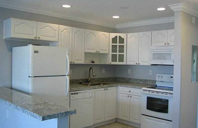 2850 Northeast 32nd Street photos photos