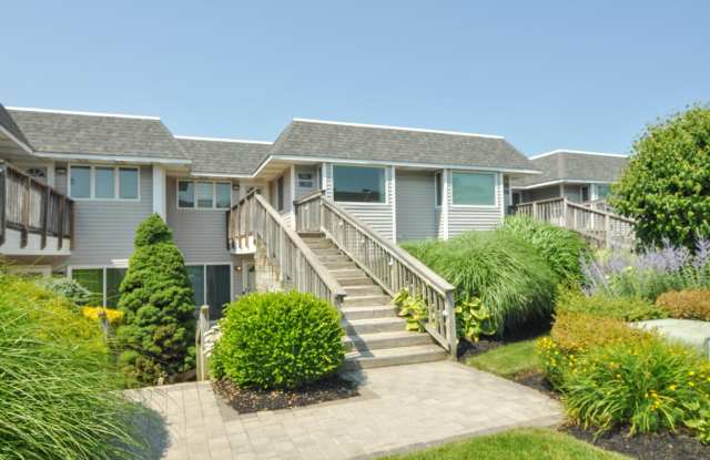 806 Bluffs Drive N photos photos