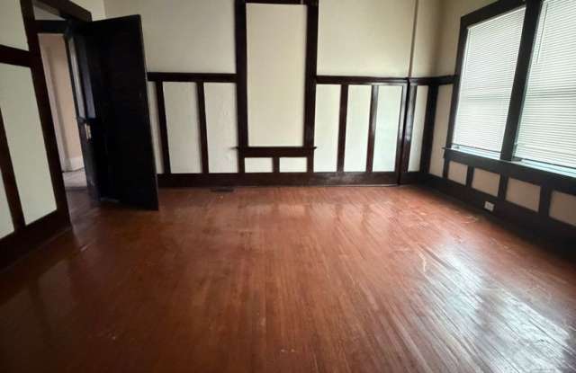 Historic 4-5 Bedroom Home Gallery 4