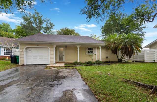 14917 SW 141st Pl - 14917 Southwest 141st Place, Country Walk, FL 33186