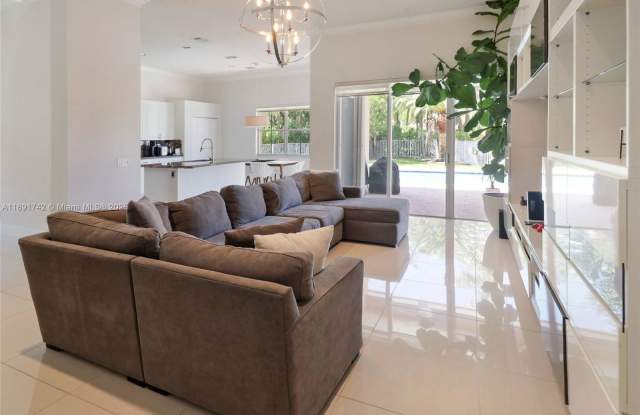 1600 Blue Jay Circle photos photos