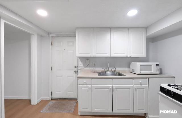 Updated Basement Apartment in College Park Gallery 4