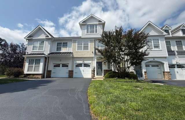316 Ross Court (3BD/2.5BT) | Cul-de-sac, Gated, Wyncote Townhome with Garage Parking Gallery 1