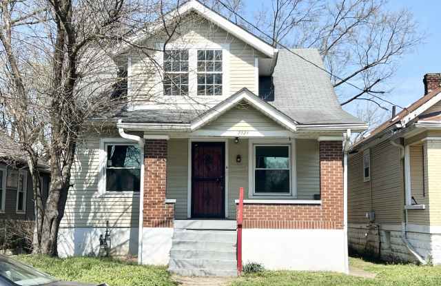 2121 West Lee Street photos photos