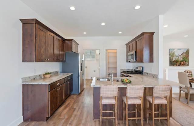 New Upscale Smithfield Home for Rent with Resort Style Amenities! Gallery 4