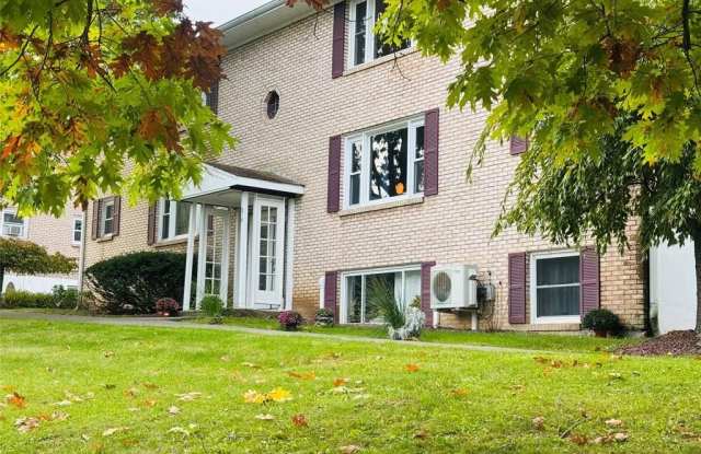 300 Rano Boulevard unit: 3 photos photos