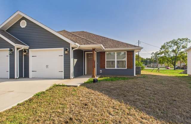 1006 W 3rd Street - 1006 West 3rd Street, Joplin, MO 64801 1006 W 3rd Street - 1006 West 3rd Street, Joplin, MO 64801