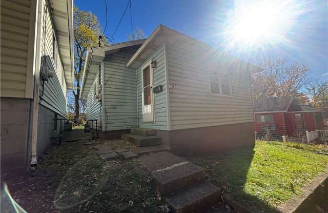 1520 12th Ave - 1520 12th Avenue, Beaver Falls, PA 15010